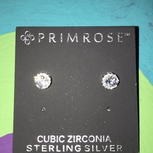 Never worn before sterling silver studs 🥶💍💎